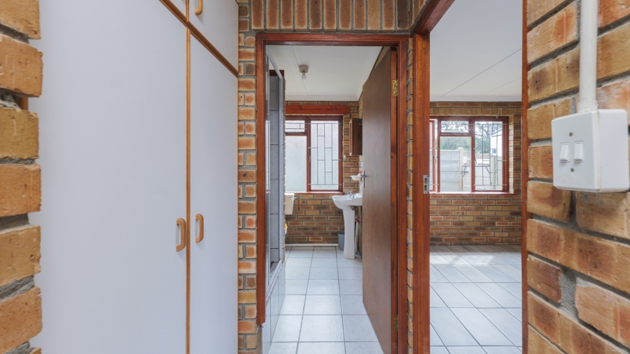 To Let 2 Bedroom Property for Rent in Bredasdorp Western Cape